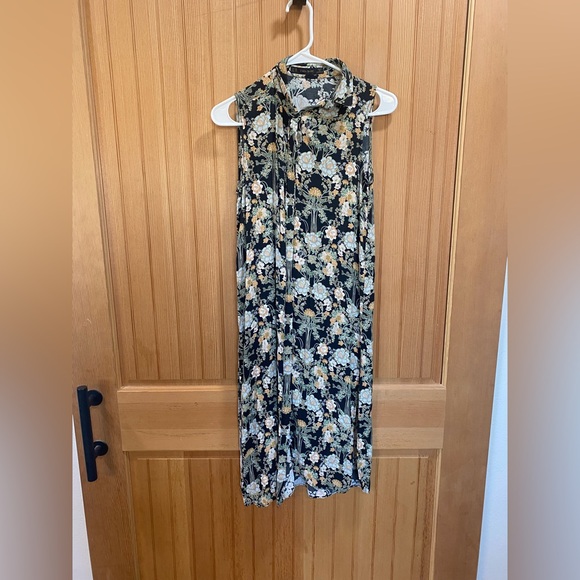 Zara Basic Black Floral Button-Front Maxi Dress with Cream and Tan Blooms - Picture 2 of 6